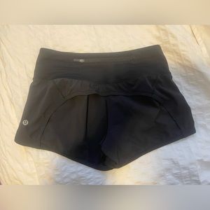 Black lululemon shorts size 2    26$